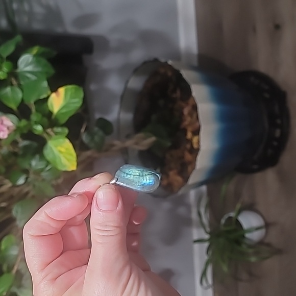 Flashy Labadorite pendant - Picture 5 of 6